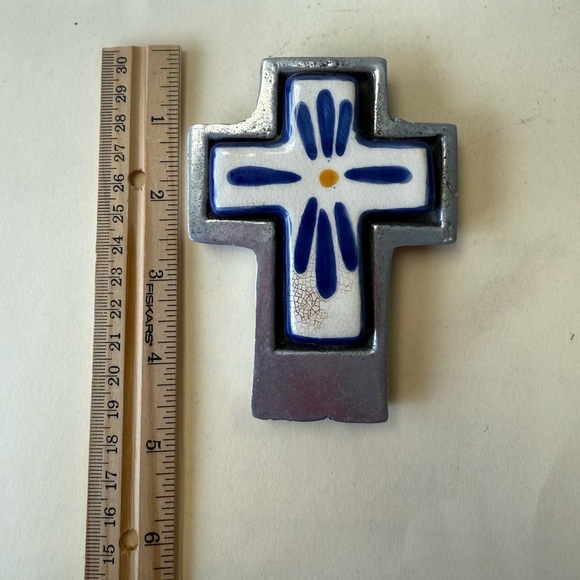 Vintage Blue & White Talavera Mexican Pottery Encased Pewter Wall Hanging Cross - Picture 7 of 8